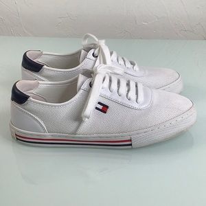 Tommy Hilfiger Twliena white canvas low tops Lace up sneakers women size 7.5 M